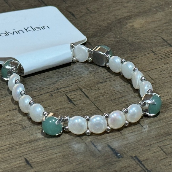 CK19. CALVIN KLEIN Pearl Jade Elastic Stretch Bracelet NEW - Picture 3 of 3